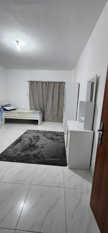 Sharing Motel Rooms Абу Даби Екстериор снимка
