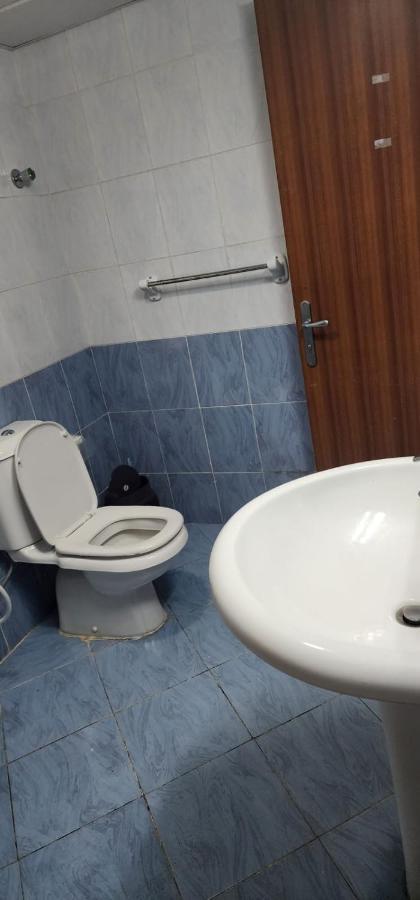 Sharing Motel Rooms Абу Даби Екстериор снимка