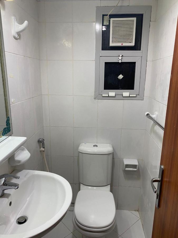 Sharing Motel Rooms Абу Даби Екстериор снимка