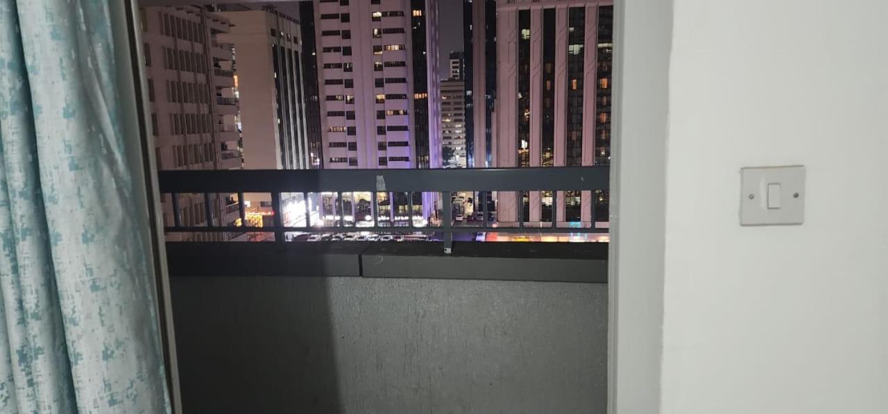 Sharing Motel Rooms Абу Даби Екстериор снимка