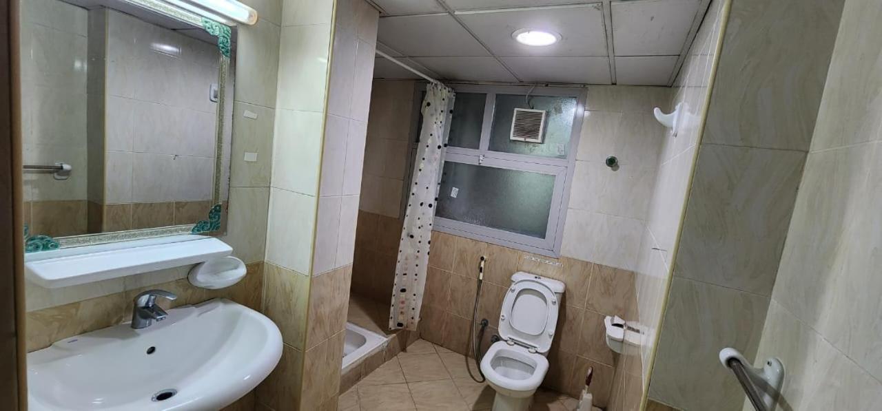 Sharing Motel Rooms Абу Даби Екстериор снимка